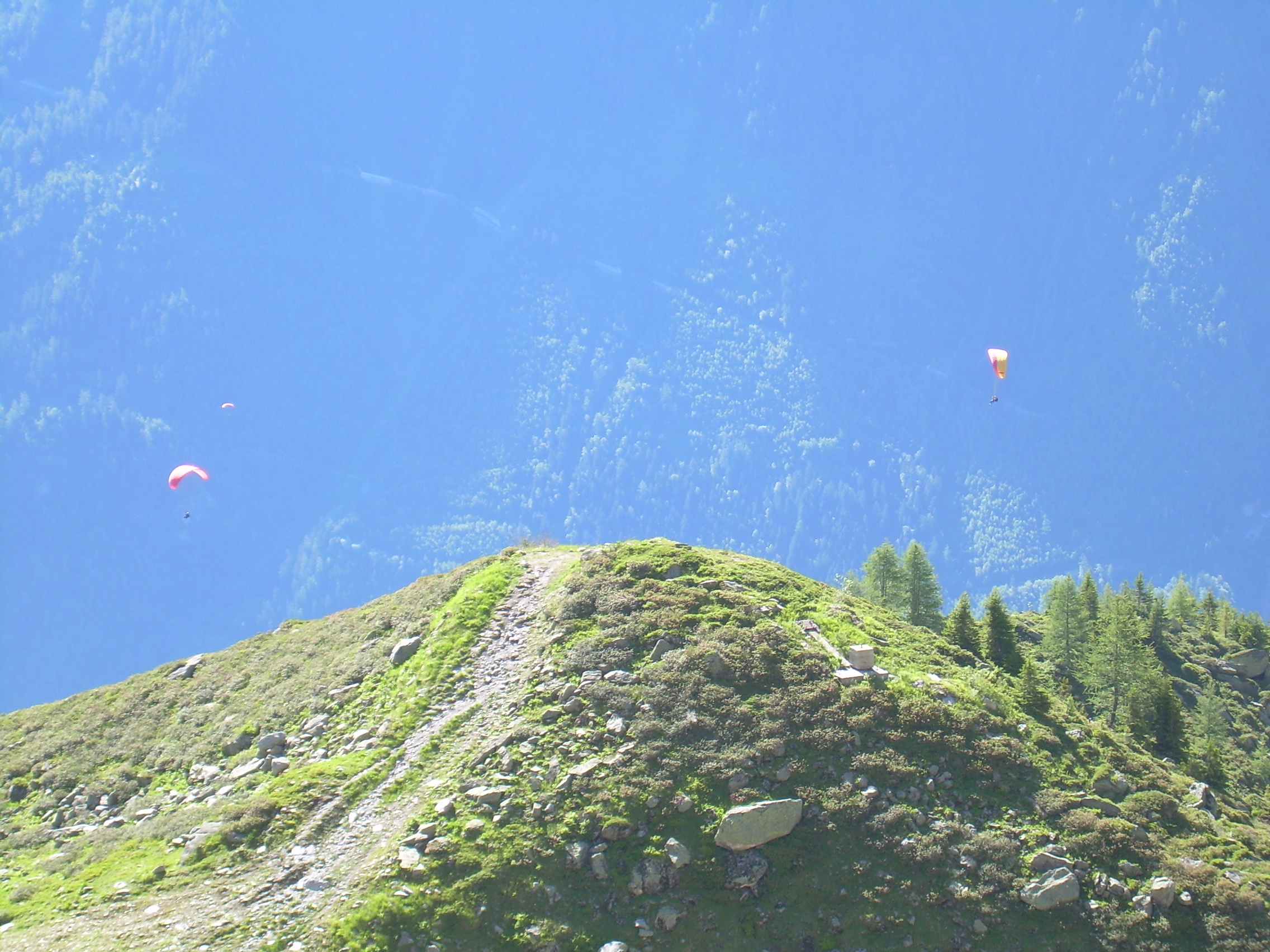 Paragliders 1.JPG